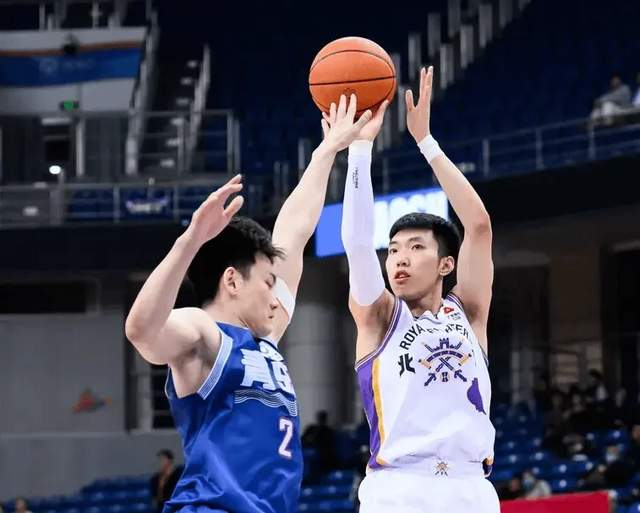 青岛力克北控暴露战术短板，年轻球员表现引关