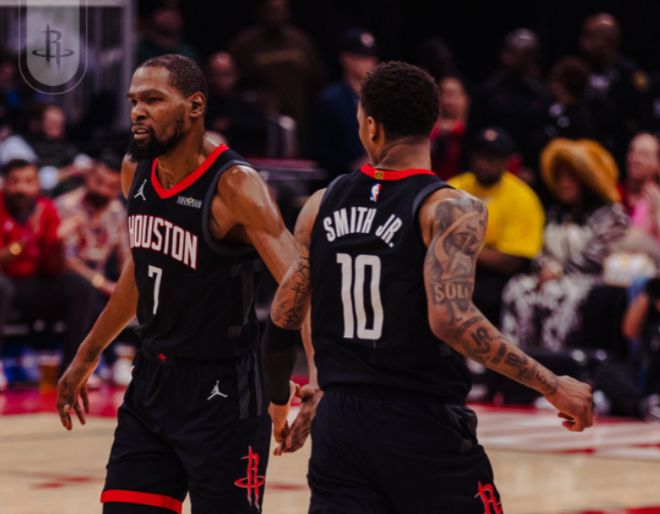 马刺大胜火箭文班亚马压制申京 马刺四连胜领跑