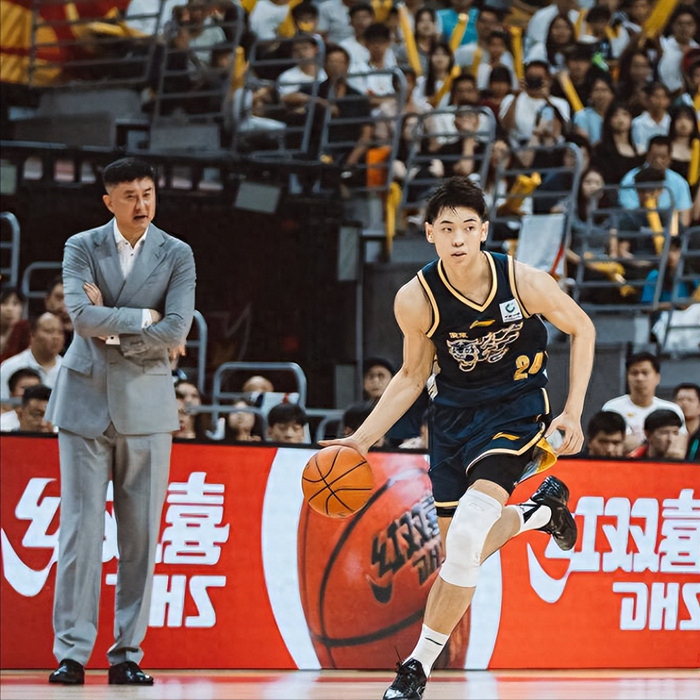 广东男篮季后赛隐患浮现 张皓嘉三战低迷引质疑