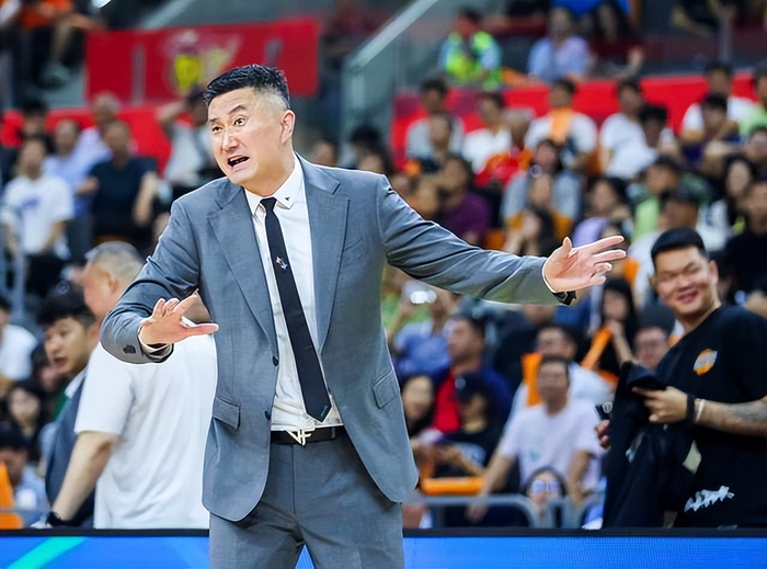 广东男篮季后赛隐患浮现 张皓嘉三战低迷引质疑
