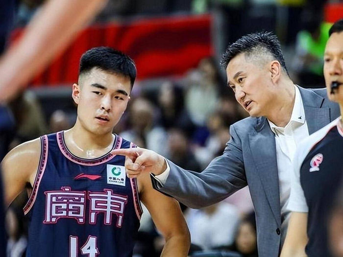 广东男篮季后赛隐患浮现 张皓嘉三战低迷引质疑